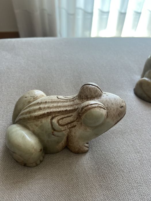 Sapo em jade natural