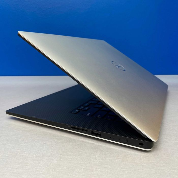 Dell Precision 5540 - 15.6" FHD (i9-9880H/32GB/1TB/Quadro T2000)