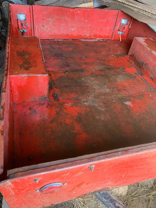 Легковий причіп  190х160 на ресорах.