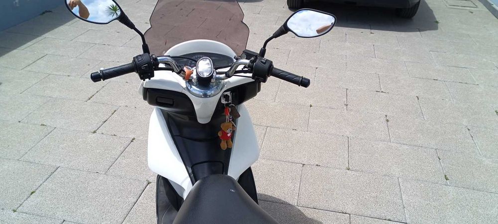 Scooter pcx 125, económica
