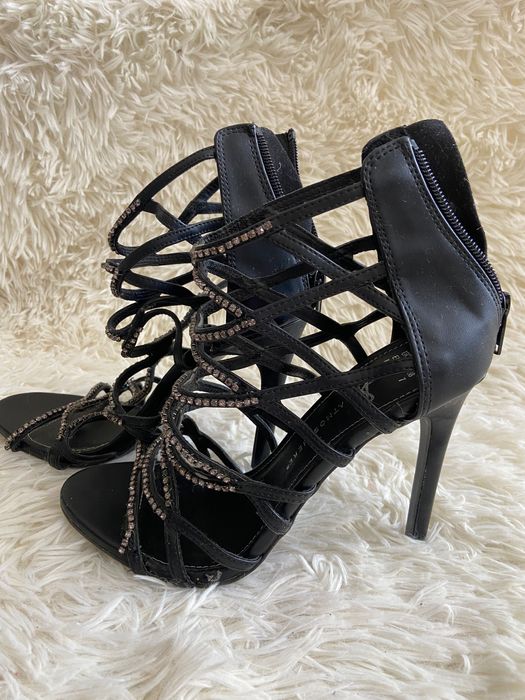 Czarne szpilki z kryształkami