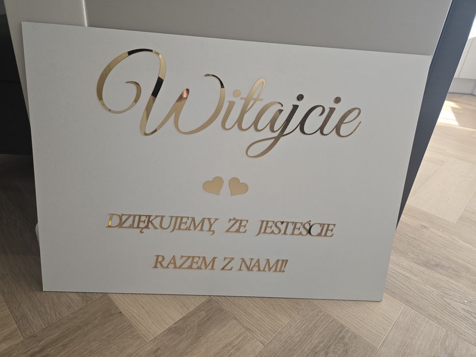 Plan stołów i tablica powitalna na ślub