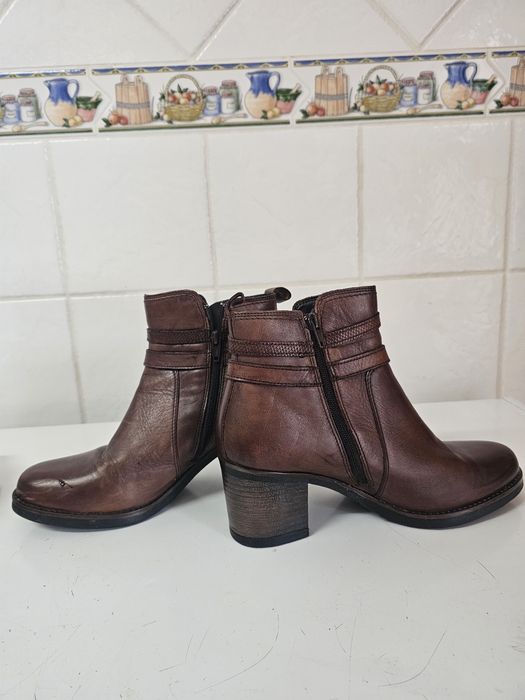 Bota de couro em otimo estado