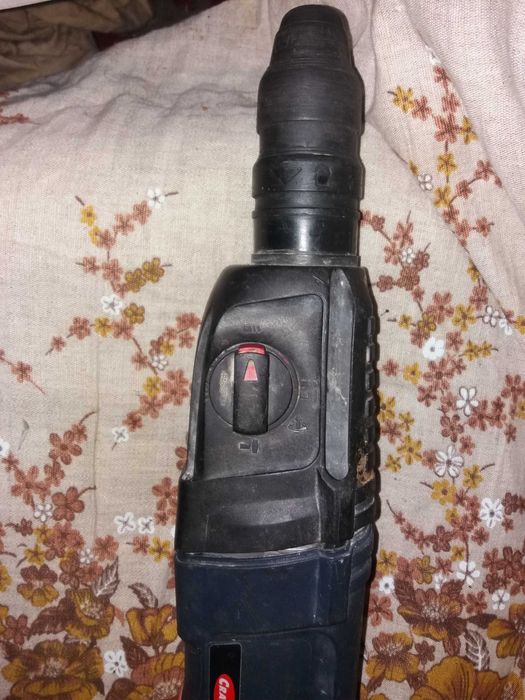 Перфоратор Craft CBH-1100
сгорел якорь.