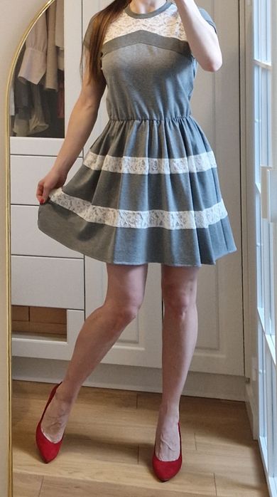 Manifiq&Co szara sukienka z koronką r.S