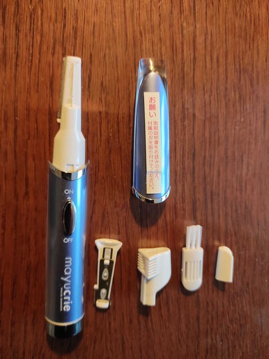 Жіночий тример для брів і видалення волосків