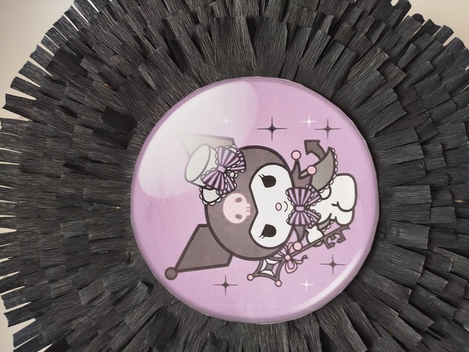 Piniata kuromi czarna na fioletowym tle