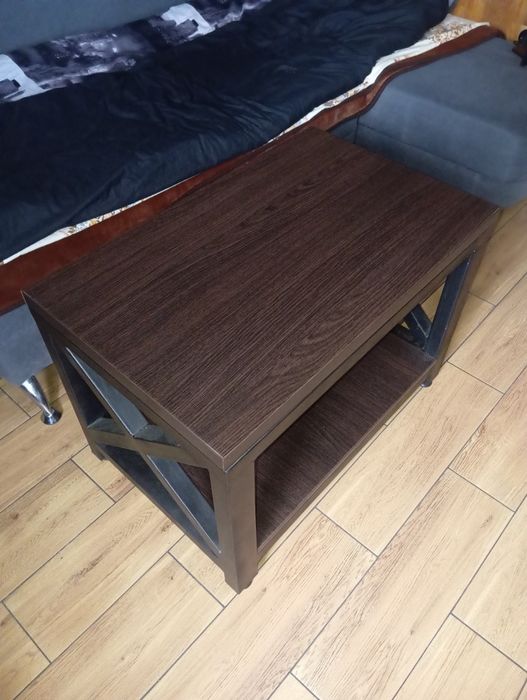 Столик прикроватный.