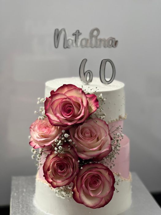 Os melhores Bolos por encomenda .Tesla Model 3 de 2024 com motorista