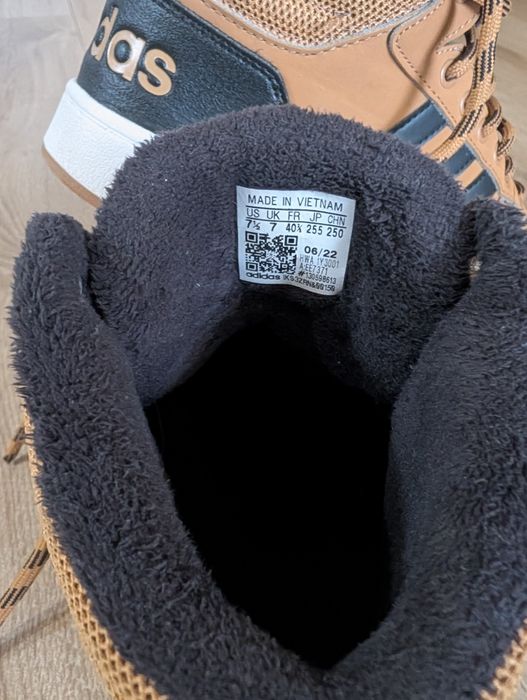 Кросівки демісезонні Adidas Hoops . Розмір 40.5