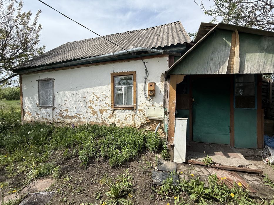 Продаж землі з будинком в с. Червона Слобода