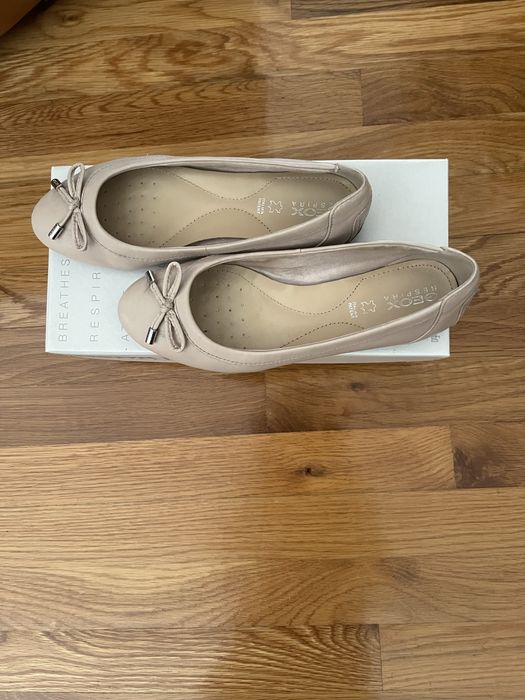 Sabrinas elegantes de cor bege da msrca Geox