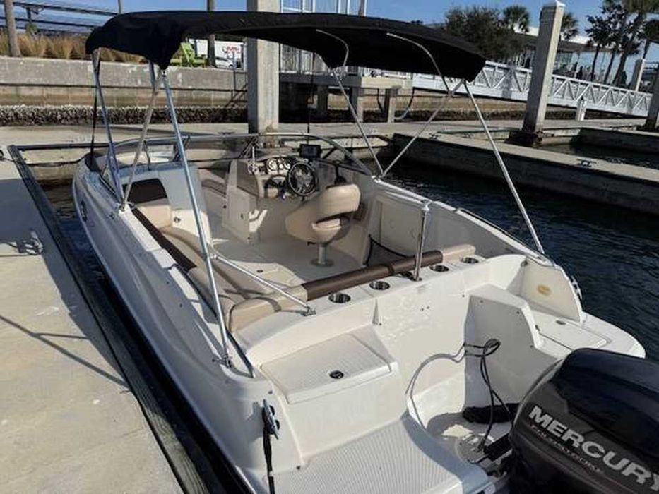 Łódź motorowa Bayliner 210 Deck Boat -2025 r