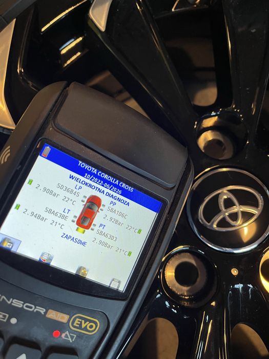 Koła Zimowe 18 Toyota Corolla Cross 225/50R18 Nowe 5x114,3 Yokohama