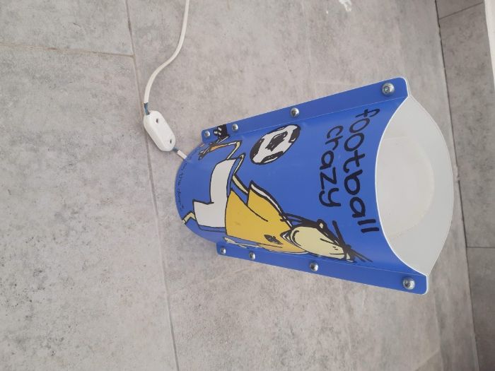 Candeeiro de mesa com tema de futebol, azul e transparente, infantil