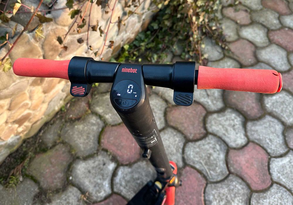 Електросамокат Ninebot KickScooter ES1LD (250 Вт / колеса 8")