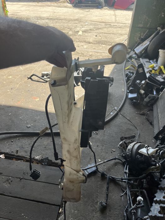 Бачок омивача в крило ford C-max energy plug-in