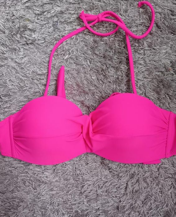 Яскравий купальник