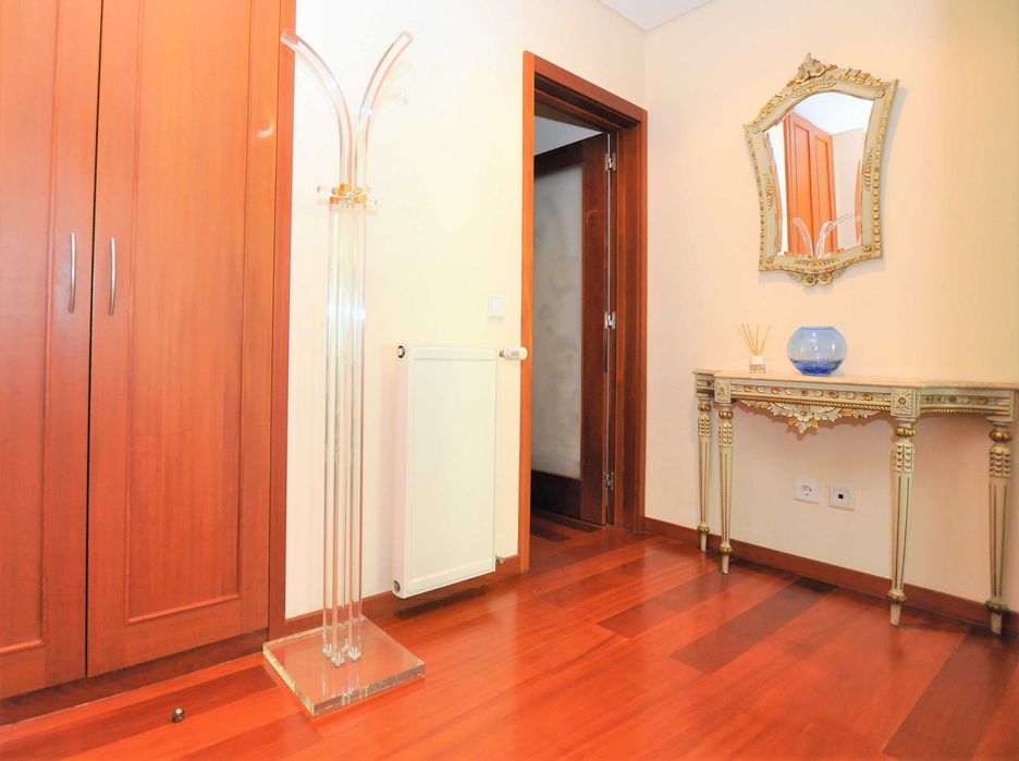 Credência estilo palaciano - Conjunto com espelho (Excelente estado)