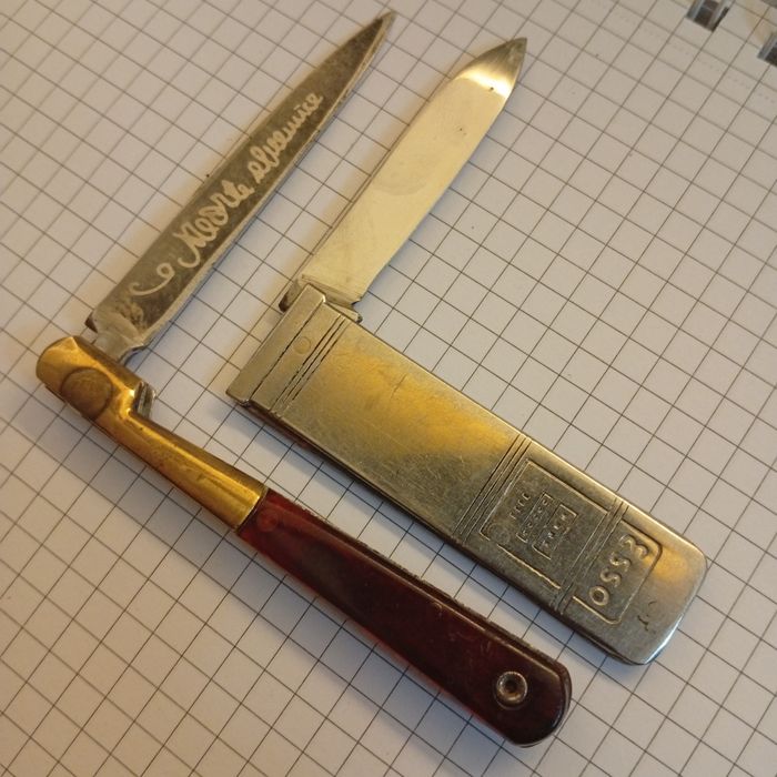 Dois canivetes, usados