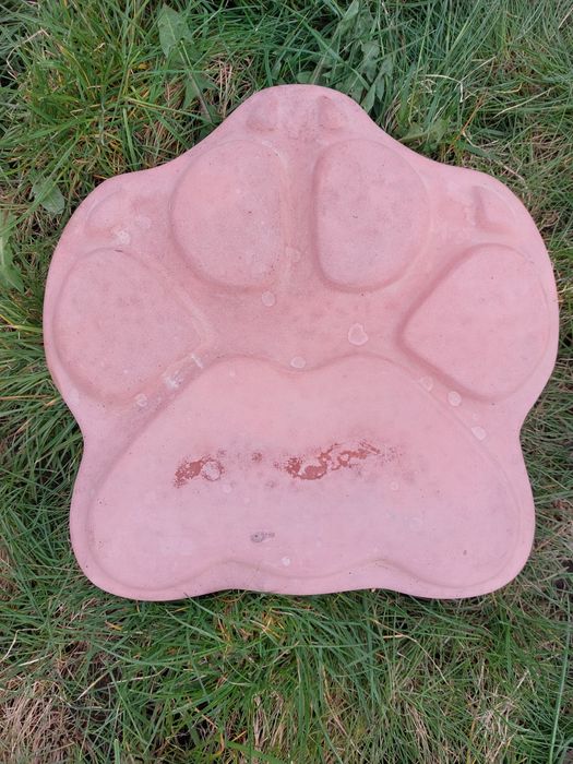 Лапи великана і малі для доріжок декор двору саду  200  грн і 150 грнї