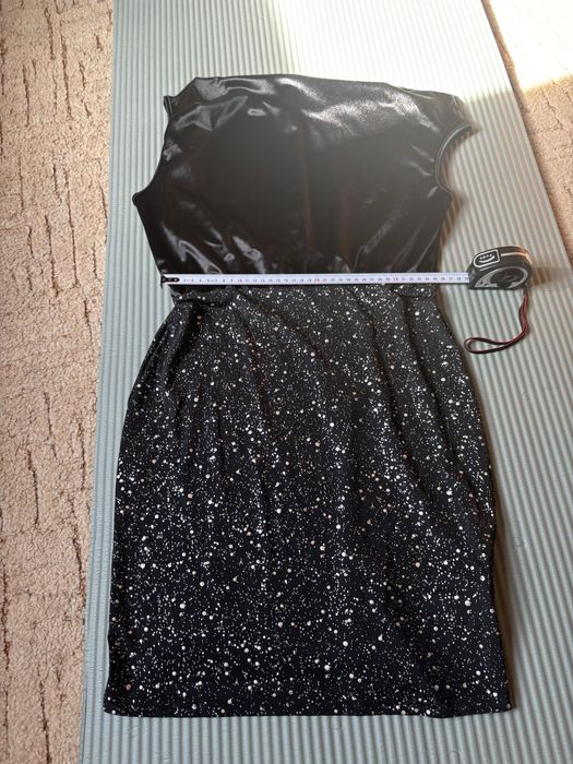 Trzy sukienki krótkie eleganckie