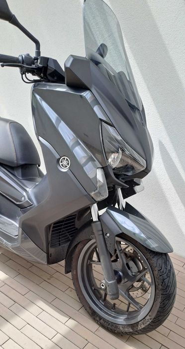Yamaha X-MAX 250