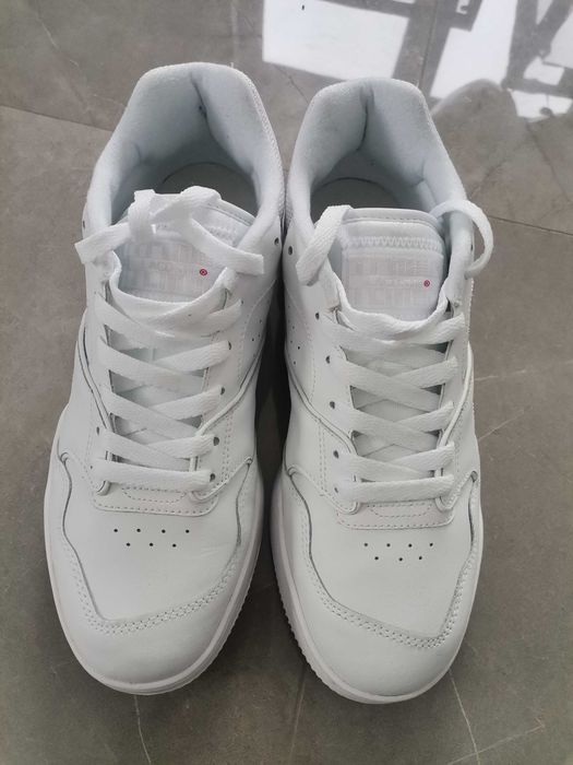 Białe buty męskie Lacoste Sport Lineshot 223 r. 41