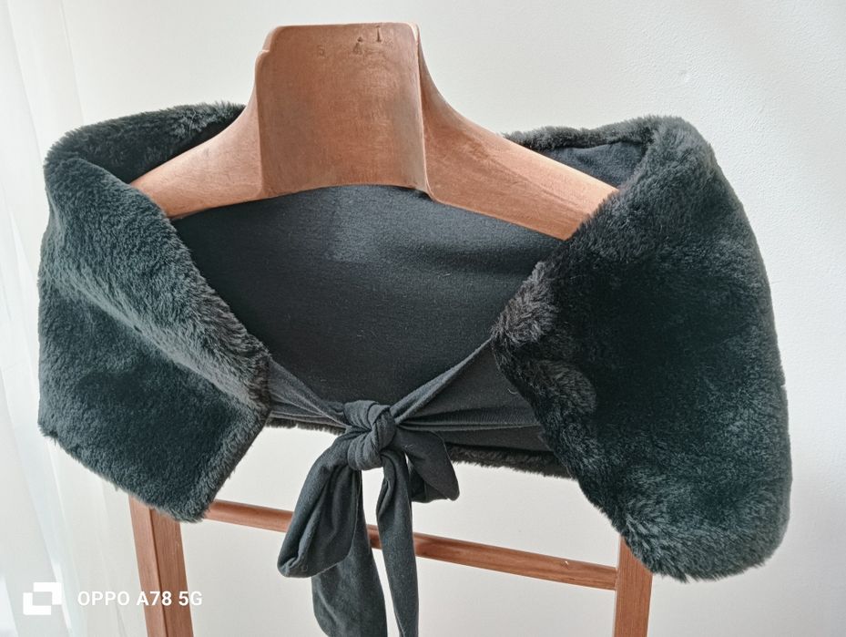 Estola vintage preta c/ laço sintética