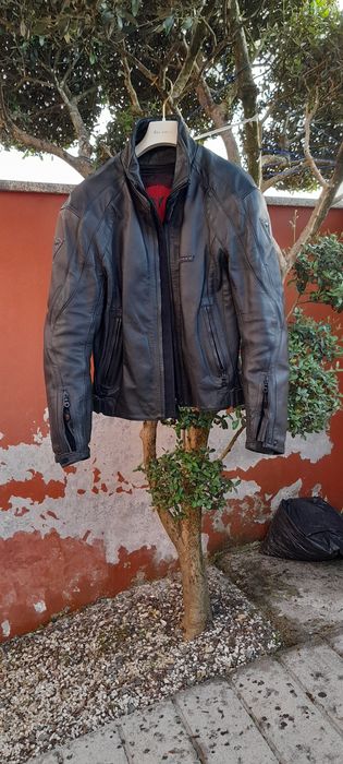 Casaca de mota marca dainese.