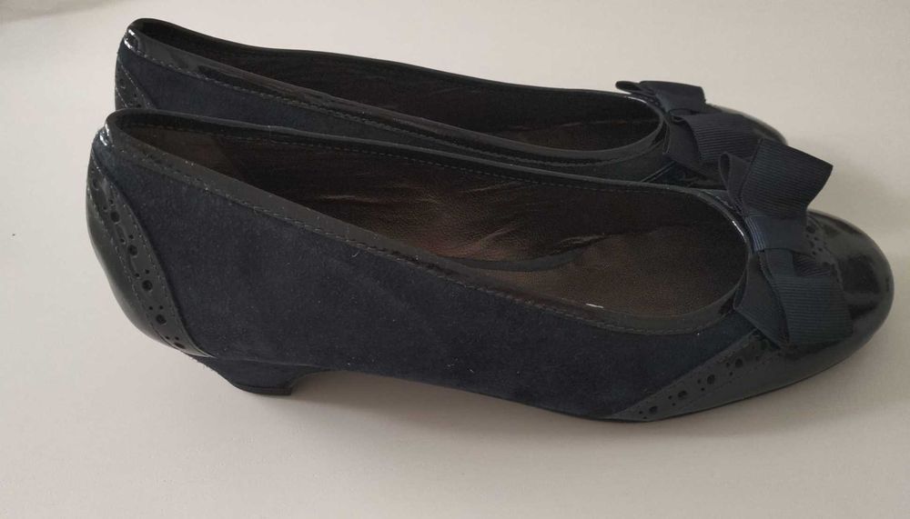 Sabrinas azuis com salto