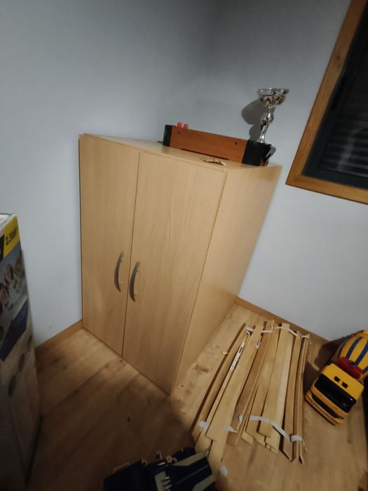 Armário castanho grande