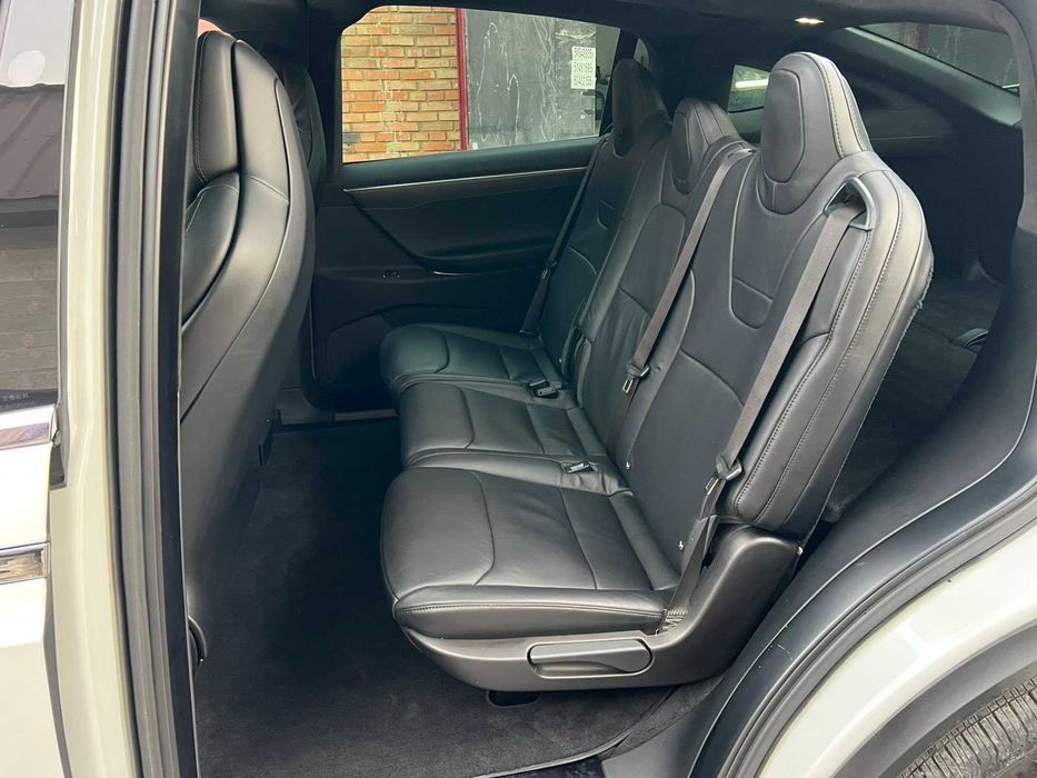 Tesla X 90 батарея. Не була в дтп пошкоджена батарея замінено на нову