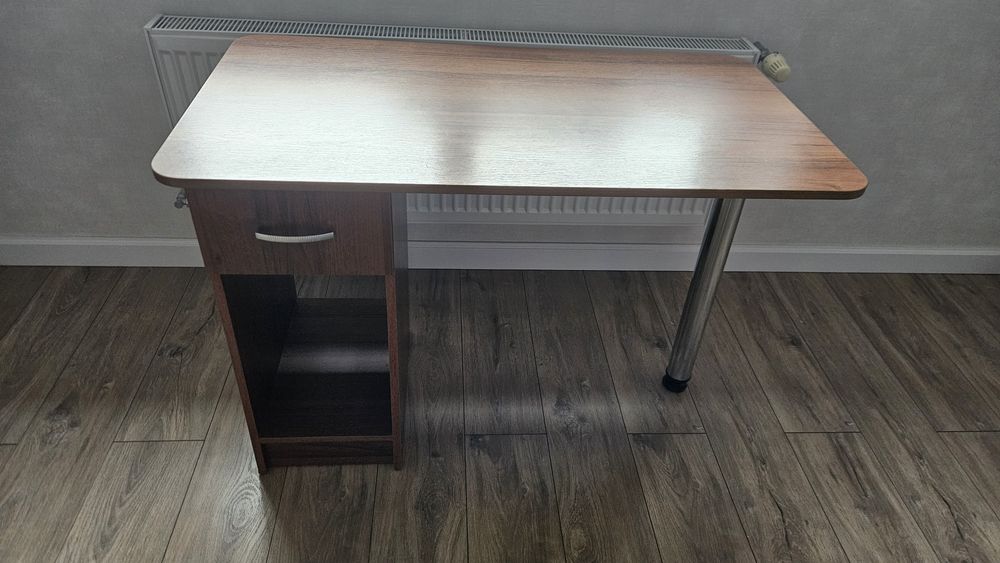 Стіл комп'ютерний