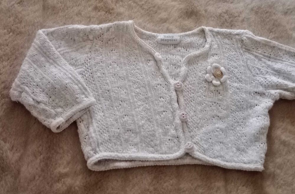 Bolero malha, 3/4 anos Flor peito c/ 1 botão madeira Baby Mayoral