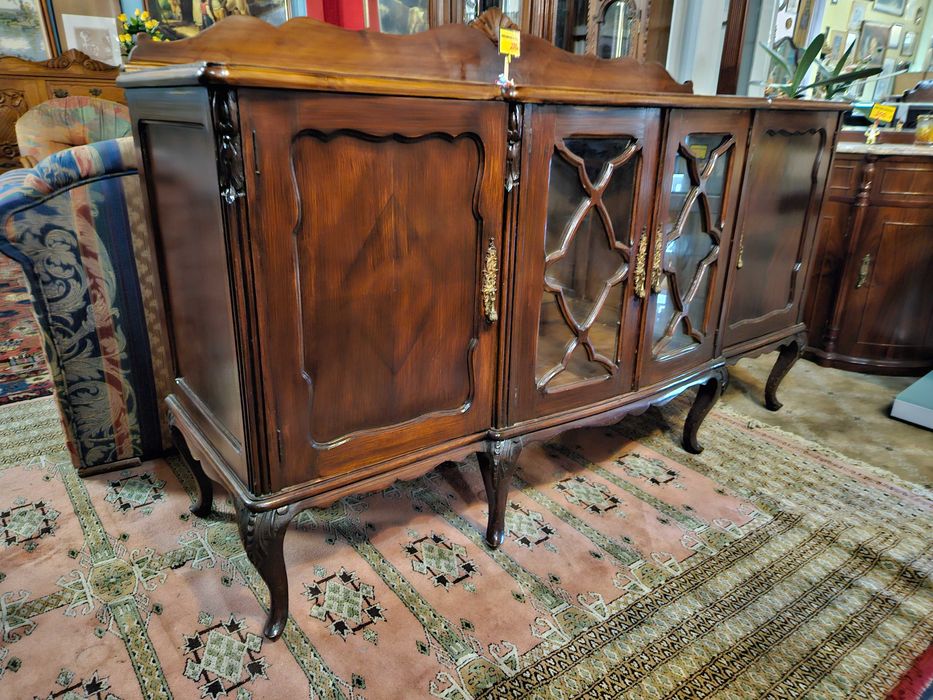 Aparador antigo estilo Queen Anne - Bom estado geral
