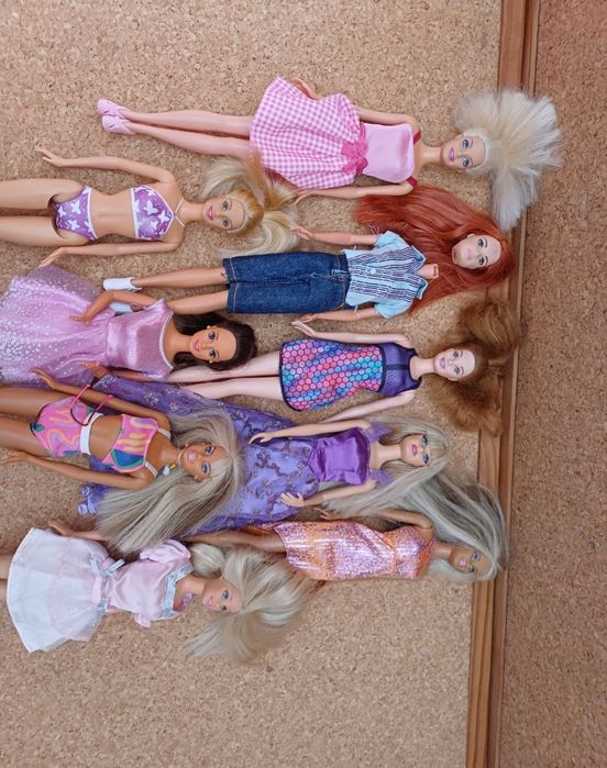 Princesas Sofia e a irmã, a mãe e o pai. Mattel.426290639348715523