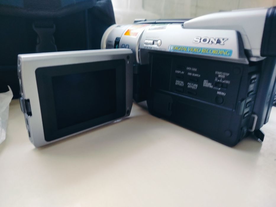 Відеокамера Sony Handycam Digital8 (Повний комплект з аксесуарами та сумкою)