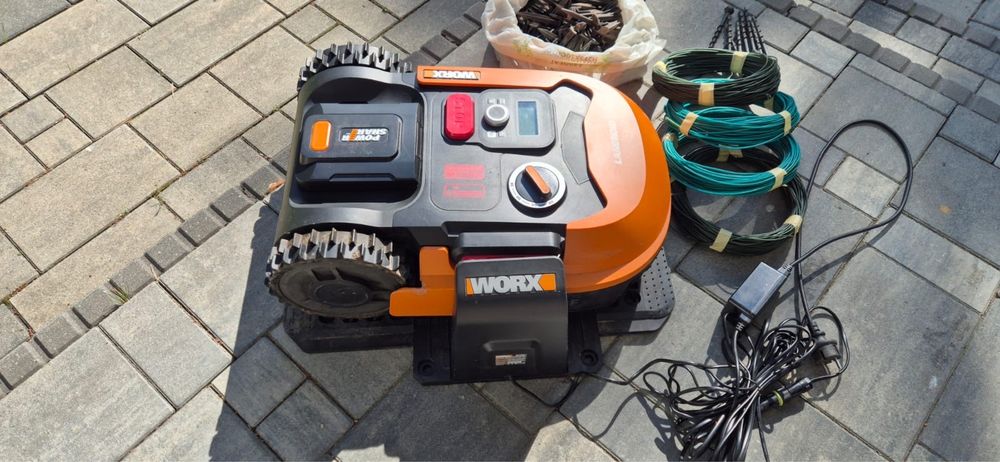 Robot koszący Worx Landroid M 500 Plus WR165E zestaw z nową baterią i ostrzami