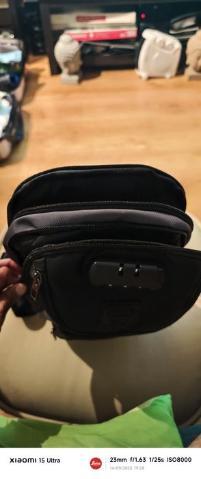 Mochila tiracolo com código