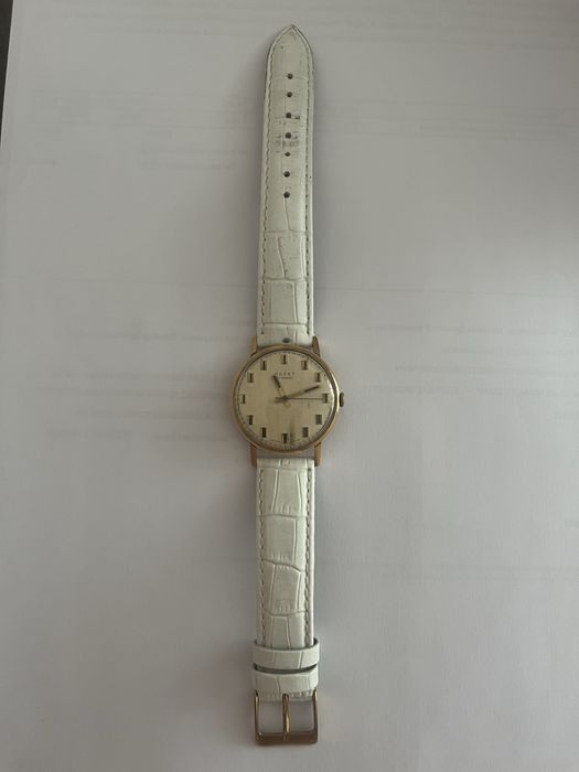 Золотые часы Полет 17 камней