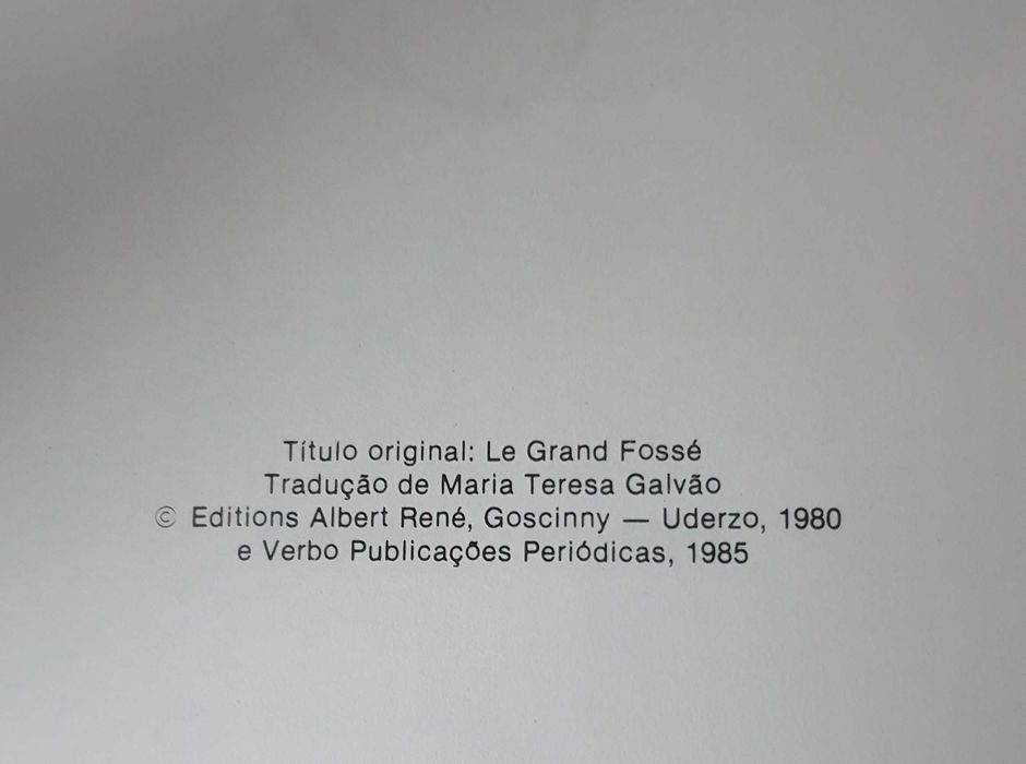 Livro Astérix - O Grande Fosso -  capa rígida - edição Verbo 1985
