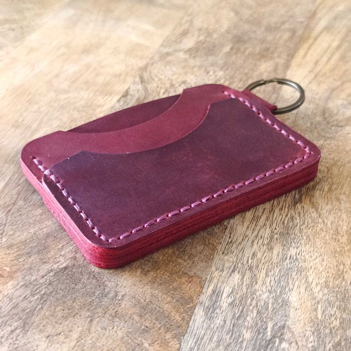 Personalizowany skórzany portfel breloczek z grawerem ręcznie szyty