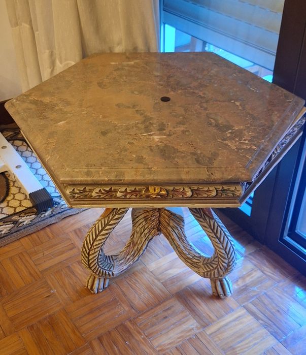 Mesa de centro estilo antigo