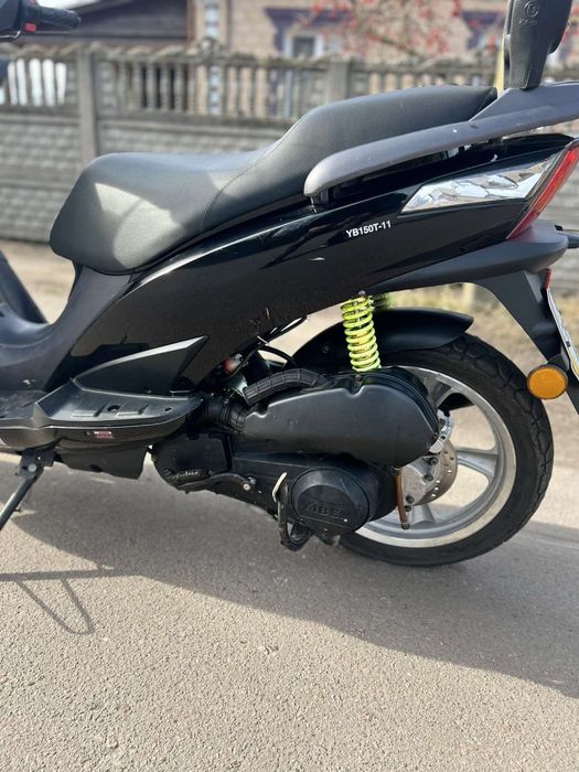 Продам скутер YIBEN YB150T-11