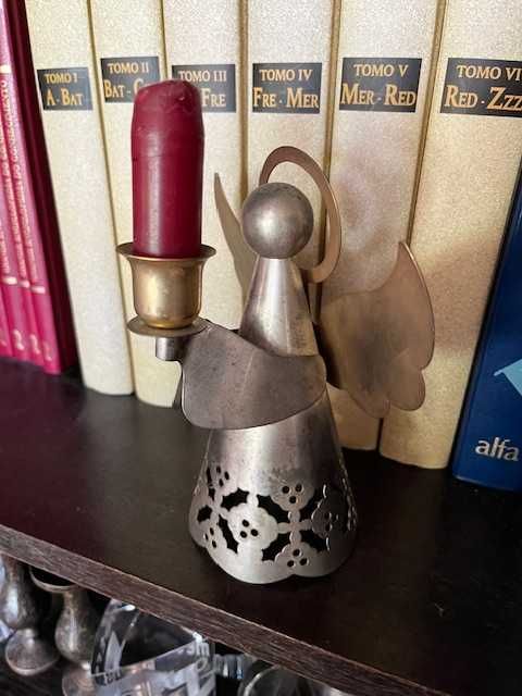 Anjo vintage (com vela) em metal