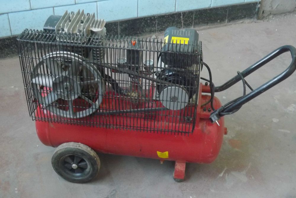 Компрессор  INTERTOOL PT-0011 .