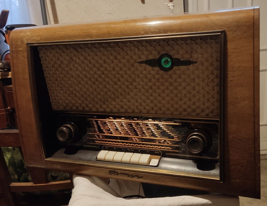 Rádio antigo Nordmende Carmen 55