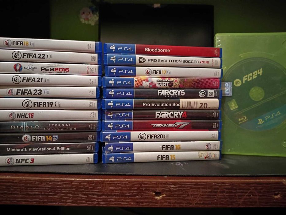 Konsola PS4 2 pady i 23 gry SPRZEDAM