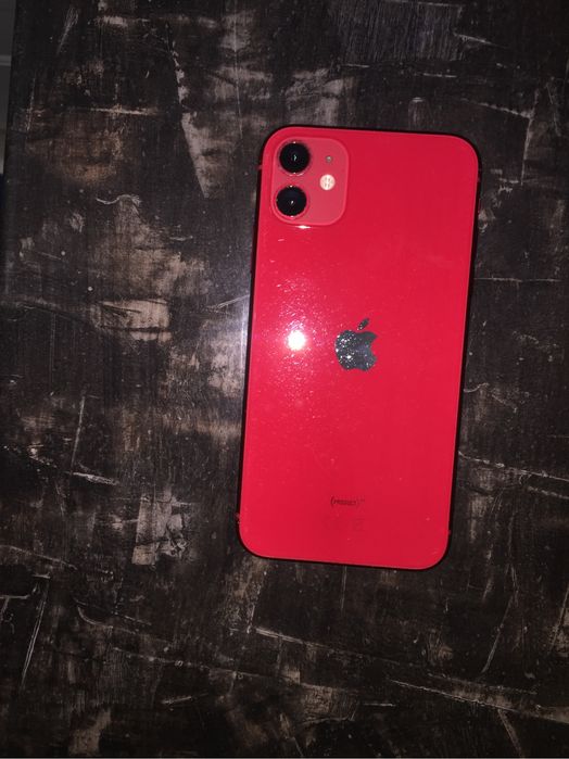 iPhone 11 czerwony